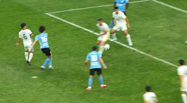 云上速配 朱鹏宇射门击中斯帕吉奇，英博球员投诉手球，经VAR检查后未犯规