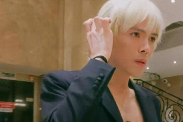 启恒配资 豪门滤镜碎了一地: 向佐的140万赌债与向家的流量迷局